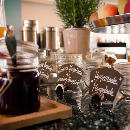 Arkade Am Theater 3*