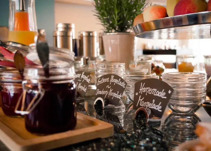 Arkade Am Theater 3*